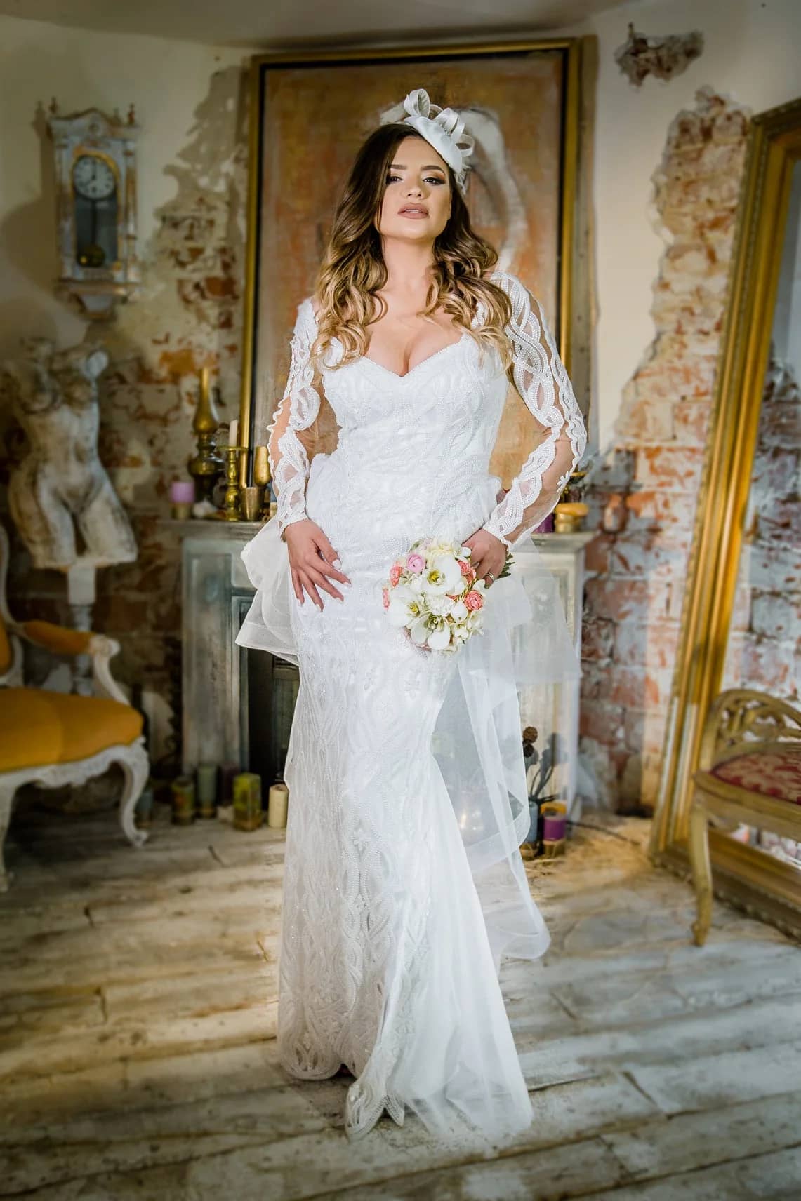 Rochie de mireasă cu dantelă și mâneci lungi